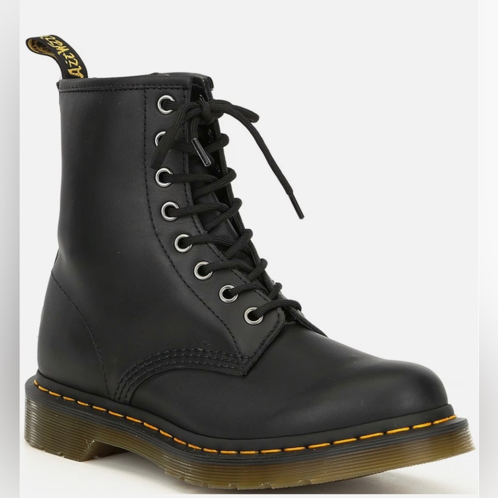 Dr. Marten’s black Womens Original leather combat Boots Women’s sz 9